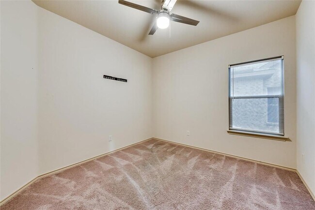 Building Photo - 15825 Carlton Oaks Dr