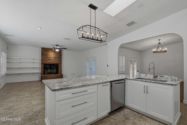 Building Photo - 232 Ave Mirador