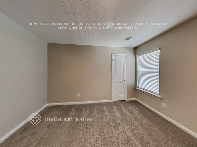 Building Photo - 407 Vermeer Ct
