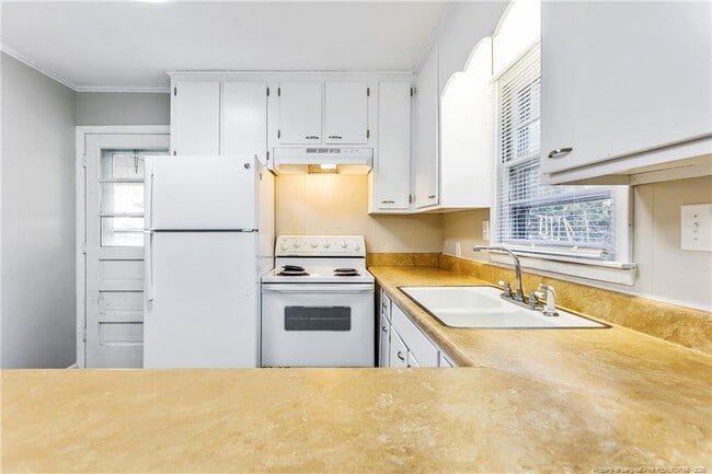 Building Photo - 1089 Essex Pl