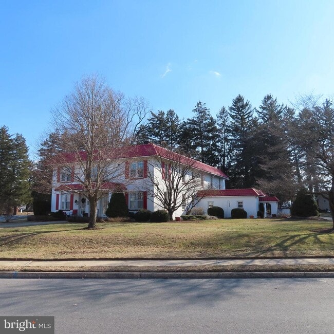 Building Photo - 304 S Coldbrook Ave