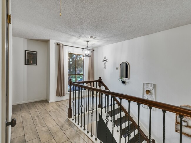 Building Photo - 702 Olde Oaks Dr
