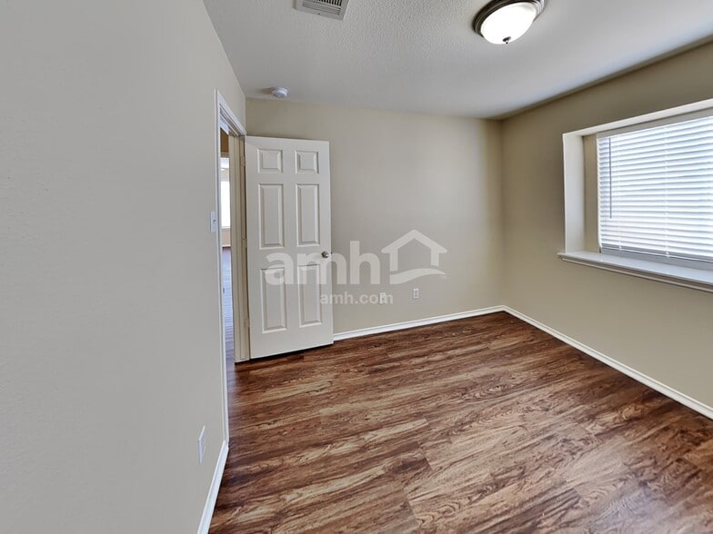 Building Photo - 1011 Aiken Dr