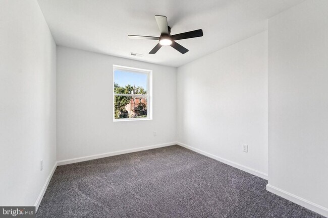 Building Photo - BEAUTIFUL 3 Bedroom 2 Bathroom Home