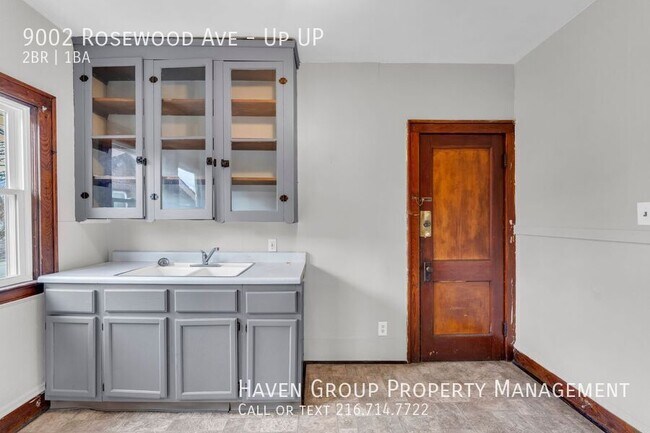 Building Photo - 9002 Rosewood Ave