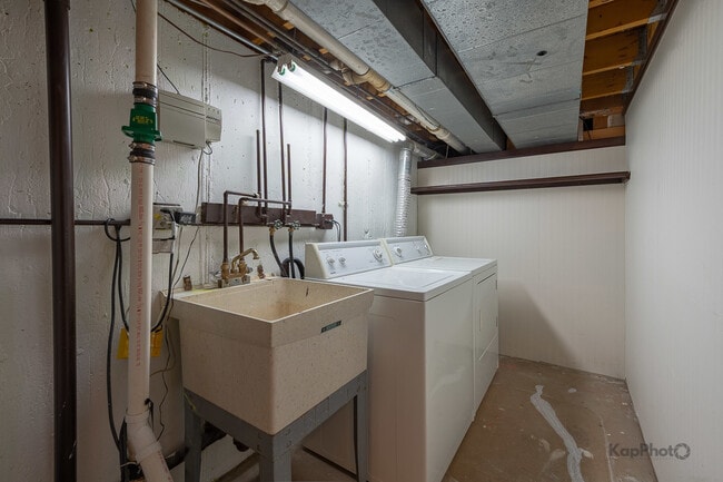 Building Photo - 102 N Waterford Dr