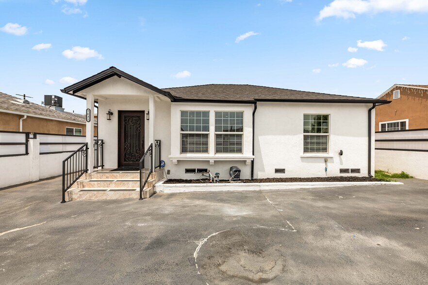 Building Photo - 7637 Radford Ave