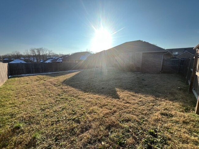 Building Photo - All brick 3 bedroom 2 bath house