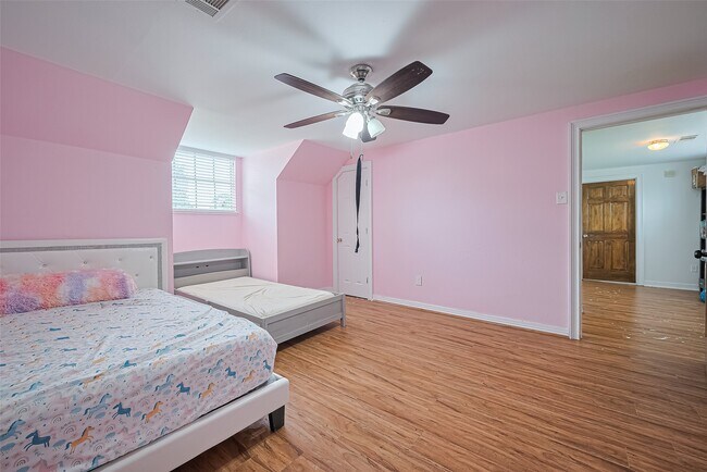 Building Photo - 13351 Oak Leaf Ln