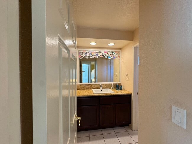 Building Photo - 4 Bedroom house with pool and amazing views