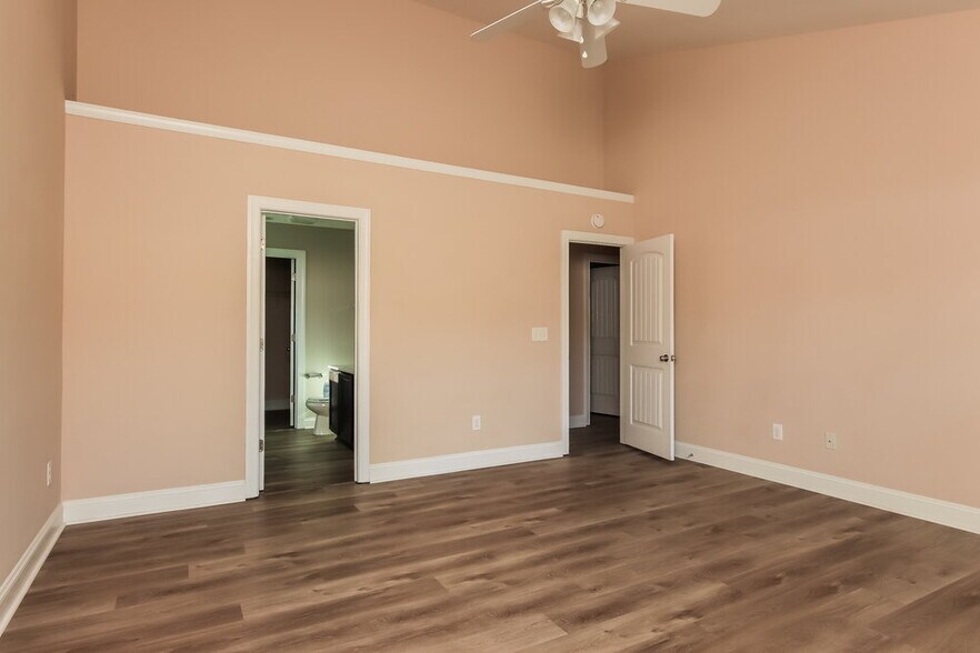 Building Photo - 213 Willow Weald Ct