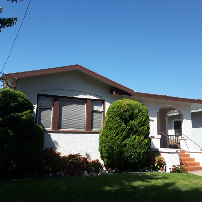 Primary Photo - 808 Pomona Ave