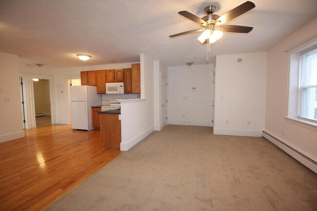 Building Photo - 341 Lynn St