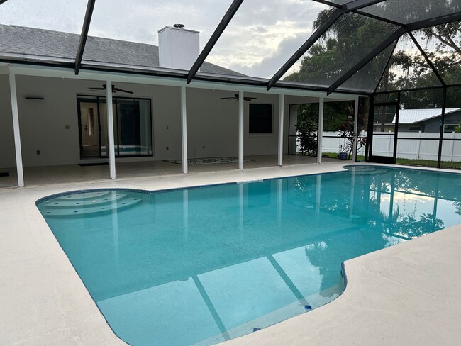 Building Photo - Water view - Pool home