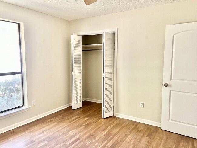 Building Photo - 17042 Appomattox Ave