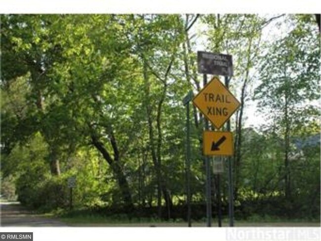 Building Photo - 5545 Shorewood Ln