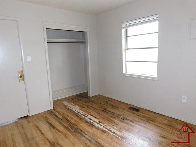 Building Photo - 1512 NW 43rd St