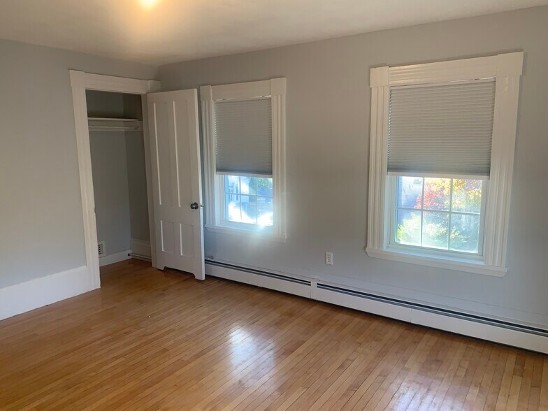 Master bedroom - 12 Maple Cir