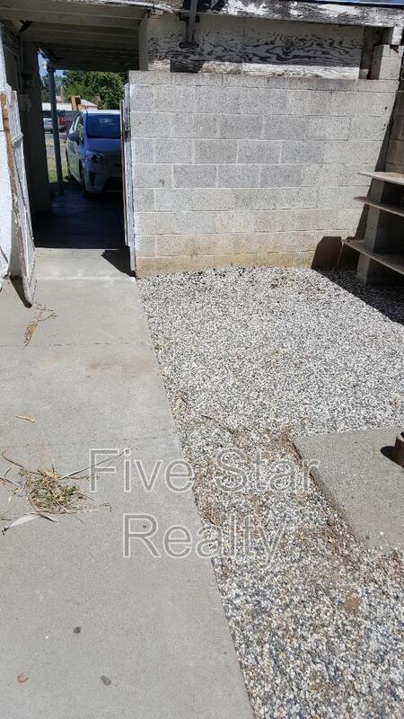 Building Photo - 1220 Blue St