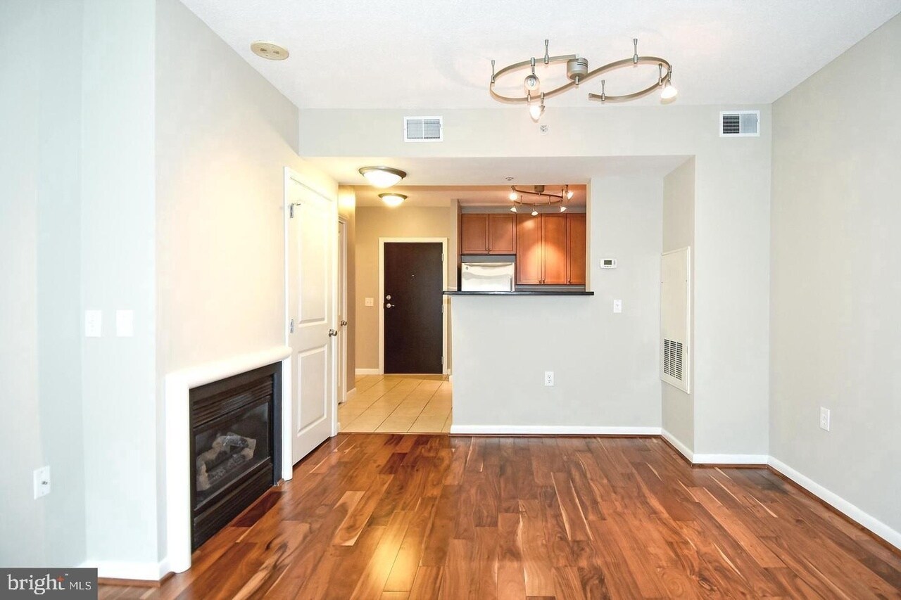 Building Photo - 851 N Glebe Rd