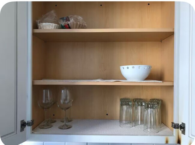 Building Photo - 2500 Kalakaua Ave