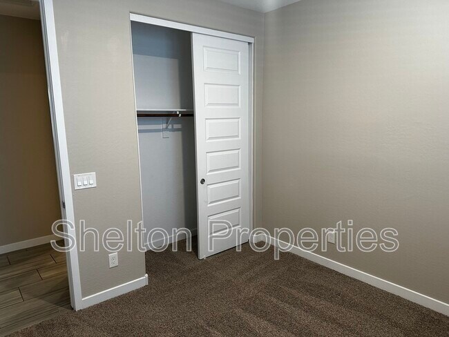 Building Photo - 16562 W Charlotte Dr