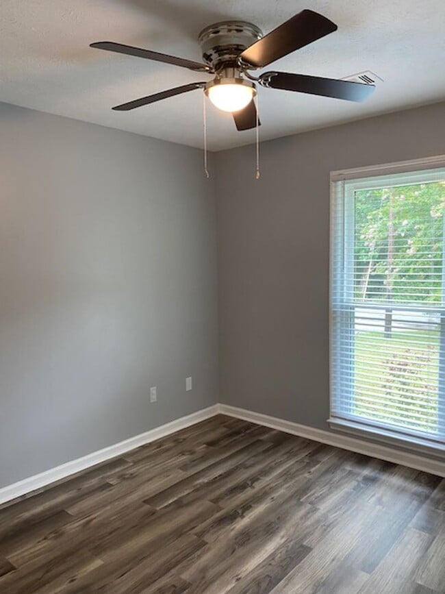 Building Photo - Totally Remodeled and Ready for YOU.