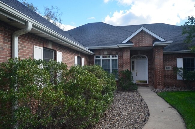 Building Photo - 4900 Royal Lytham Dr