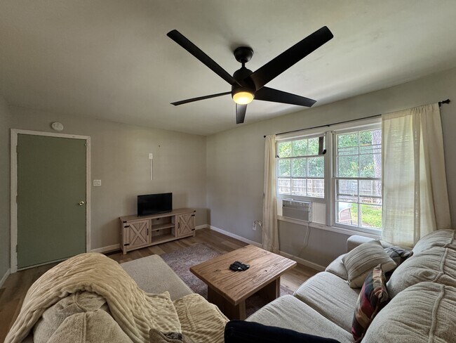 Building Photo - 108 Ronny Ct