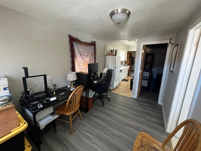 Building Photo - AVAILABLE SEPTEMBER - 1 BED 1 BATH