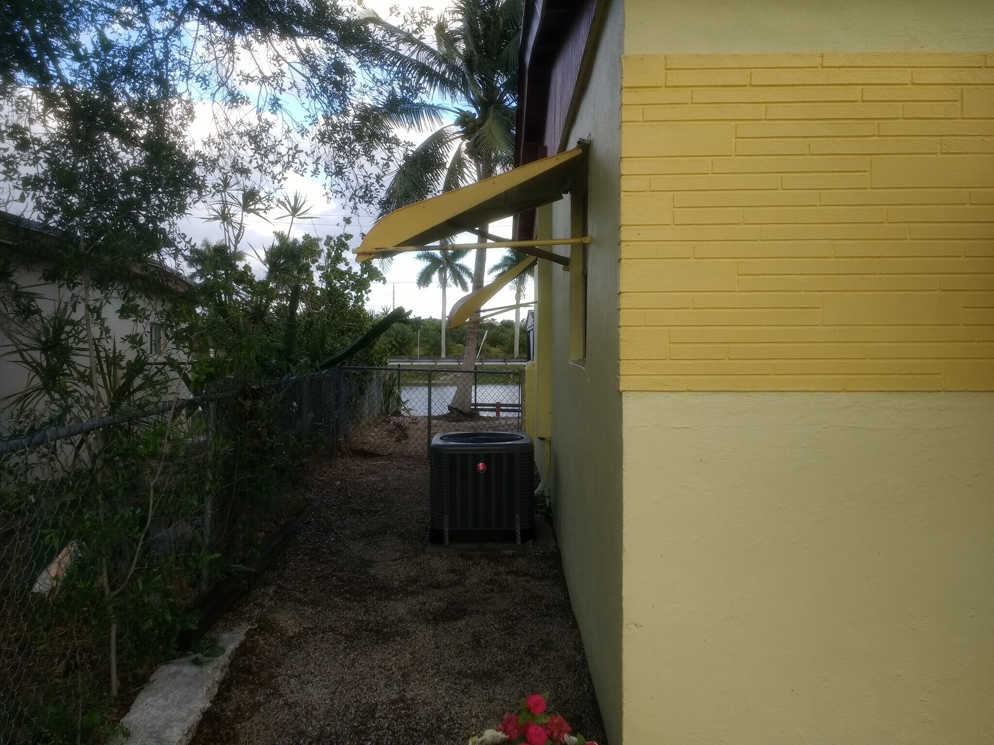House Side View - 4850 Southwest 41st Avenue