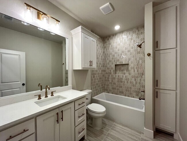Building Photo - 7123 Alexander Dr
