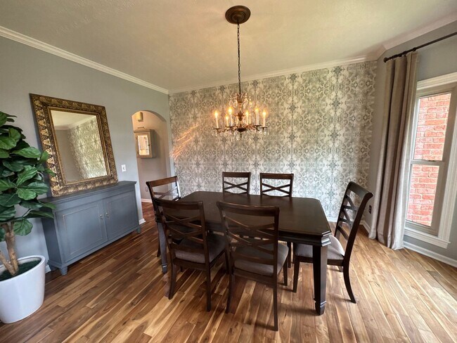 Building Photo - FOR LEASE- 4 BEDROOM FURNISHED HOME IN MT....