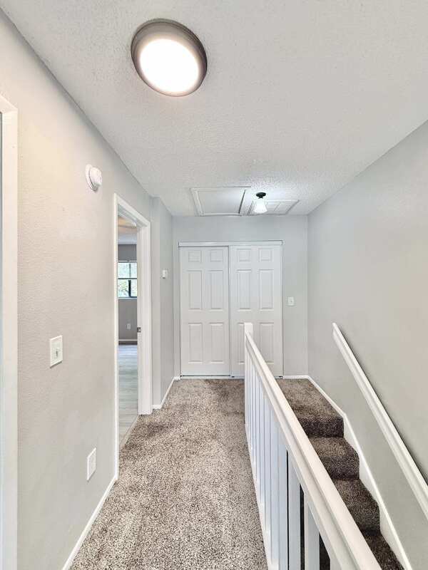 Building Photo - 2820 S Pines Dr