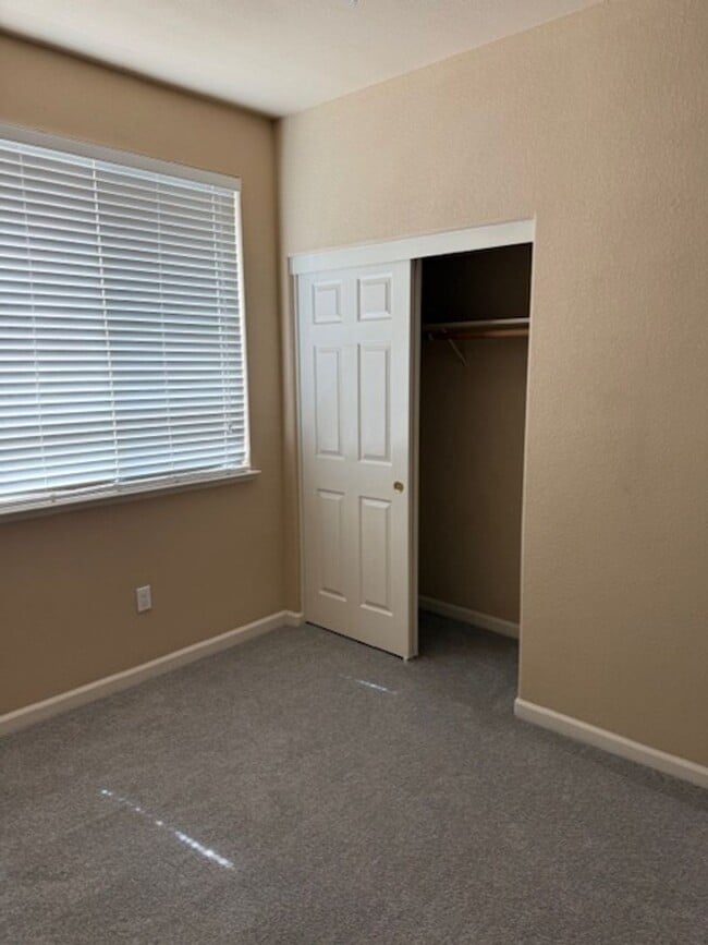 Building Photo - Gorgeous Natomas Condo