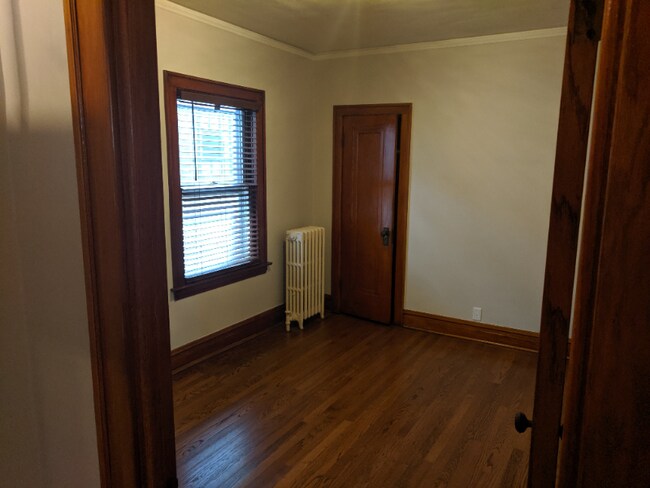 Building Photo - 1430 Maple Ave