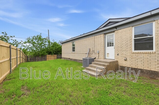 Building Photo - 116 Arrowhead St