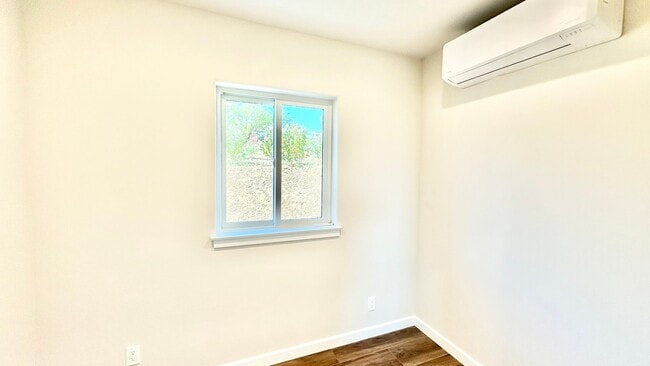 Building Photo - Beautiful Newer Custom Construction Detach...