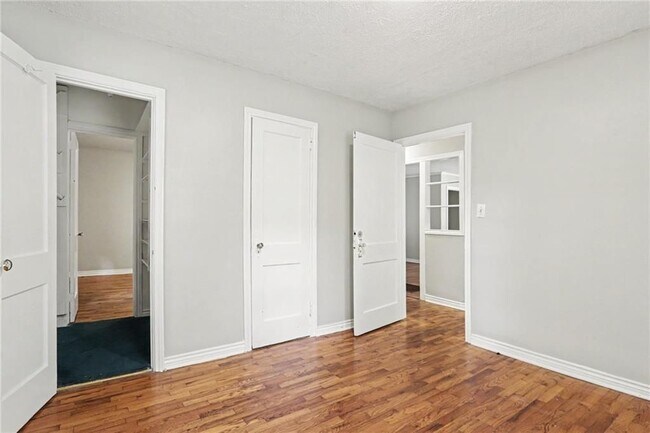 Building Photo - 3743 Poplar Dr
