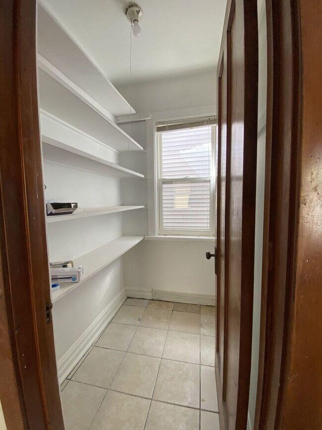 Building Photo - 2 bedroom in Chicago IL 60647