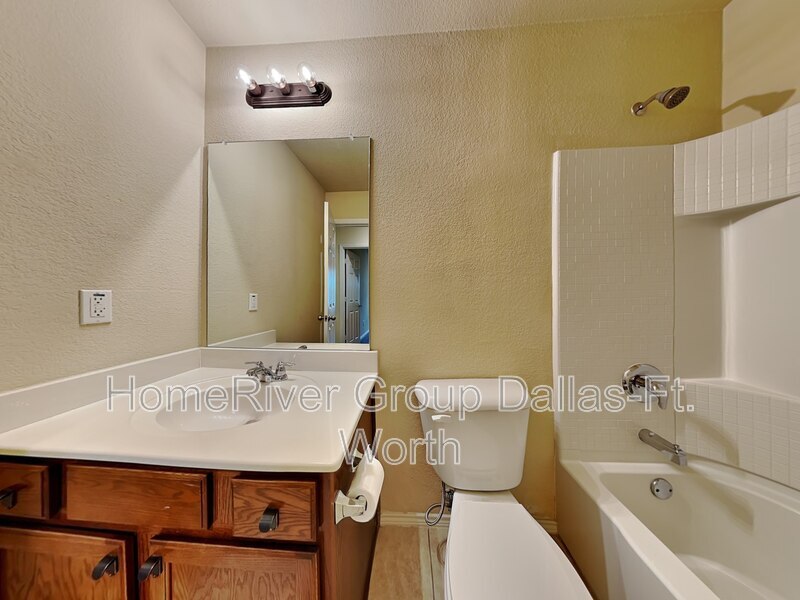 Building Photo - 10622 Midway Dr