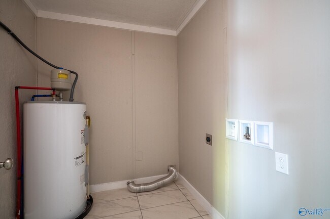 Building Photo - 2208 Old Gurley Pike