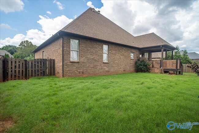 Building Photo - 182 Silo Hill Rd