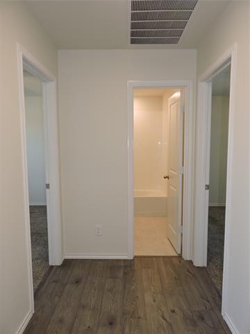 Building Photo - 305 Silo Cir