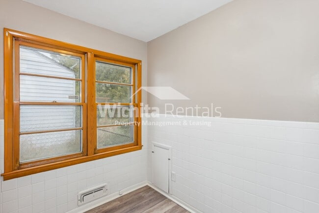 Building Photo - 3 BD/1 BA home near Friends University!