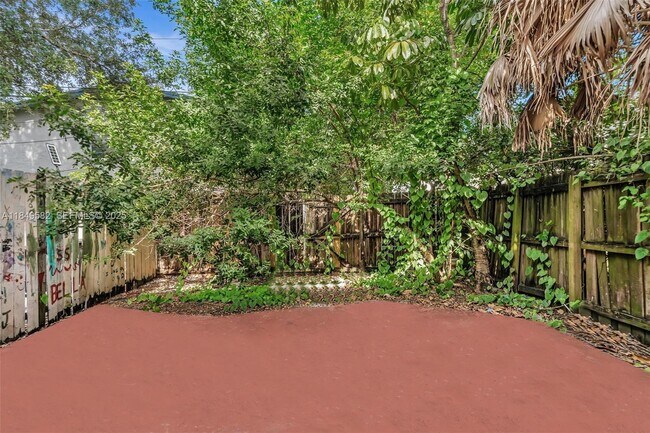 Building Photo - 3750 SW 60th Terrace