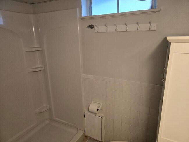 Building Photo - 1403 NE 75th St