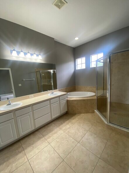 Building Photo - 7441 Arlington Grove Cir