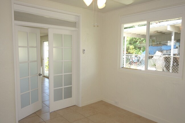 Building Photo - Spacious 3 BD / 3 BA House Minutes from Fa...