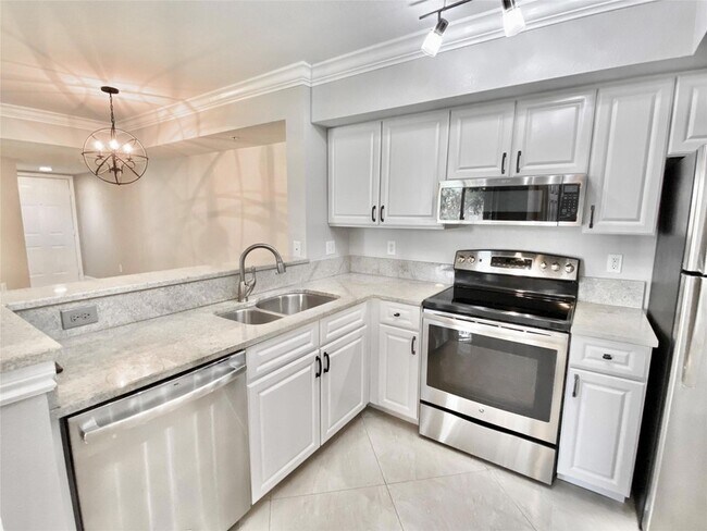 Building Photo - 15035 Michelangelo Blvd